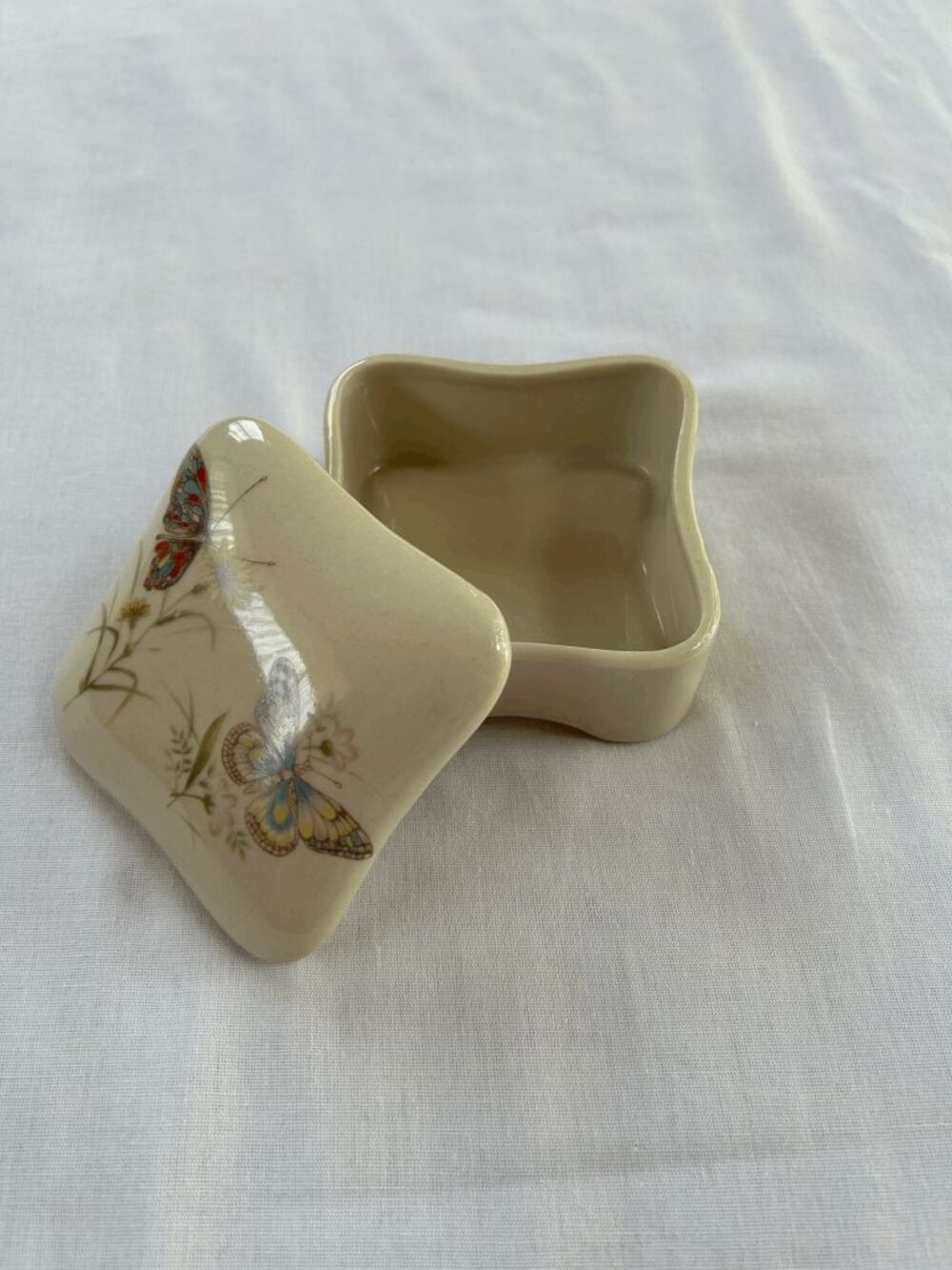 Takahashi Pottery San Francisco Trinket/Jewelry Box Small, Butterflies, Flowers - Picture 3 of 7